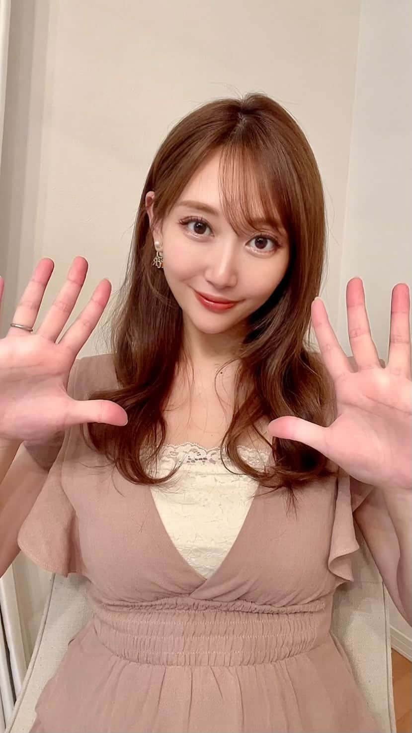 太田莉加のインスタグラム：「・ ・ 健康や美容、ダイエットの為に 生野菜を摂ってませんか🥗？  食物繊維は腸内微生物のエサに🦠  強毒な腸内毒素(エンドトキシン)が 発生してしまうの🥺  エンドトキシンの排出には ニンジン、キノコ類、タコノコがオススメだよ♡  onepiece @tothesea_hawaii     #食生活 #食事改善#腸活 #食物繊維  #腸内環境 #デトックス #エンドトキシン #バクテリア  #腸内毒素 #腸内毒素排出  #楽痩せダイエット #らくやせ  #りかぱんだビュティー」