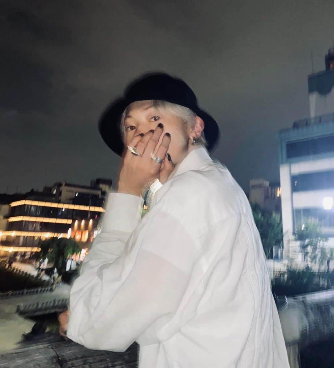 のインスタグラム：「この日は、雷でした。 🎩 👀 ⛈」