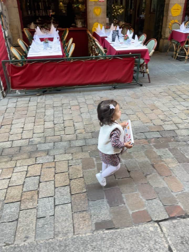 DJ CHIAKIのインスタグラム：「J’adore marcher tôt le matin en France!!」