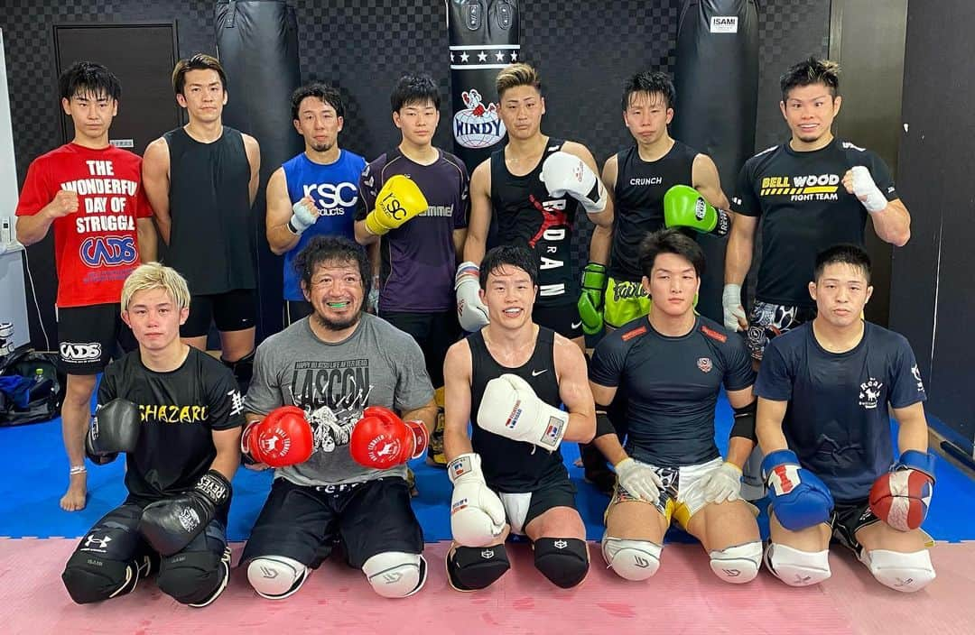 鈴木博昭のインスタグラム：「昼はブルテリア格闘技ジムでグラップリング＆MMAスパー  夜はベルウッド ジムにて、様々なジムのプロ選手達が集まり立ち技スパーリング練習会  バッチバチかつ質の高い良い練習が出来た1日でした^_^  関わって下さった皆様ありがとうございましたッ‼︎  格闘技最高ッ‼︎  #ブルテリア格闘技ジム  #ボンサイ柔術  #力道場静岡  #oishigym  #zeroonegym  #bellwoodgym  #bellwoodfightteam  #関根シュレック秀樹 #鈴木博昭 #金子徹哉 #北川裕紀 #小川翔 #内藤凌太 #鈴木琢仁 #内山拓真 #内藤啓人 #壬生狼一輝 #豊田優輝 #基山幹太  #キックボクシング  #グラップリング  #mma」