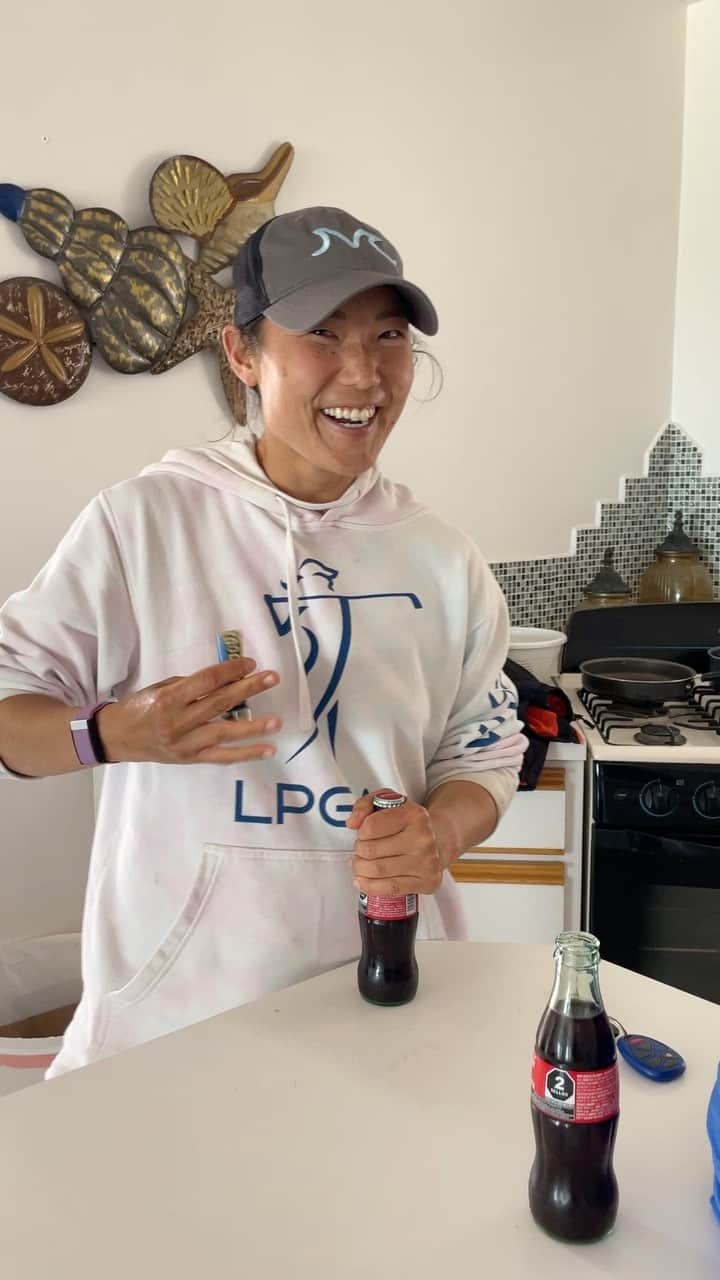 ティファニー・ヨハのインスタグラム：「Essential Baja life skill #637: opening a bottle with a lighter.」