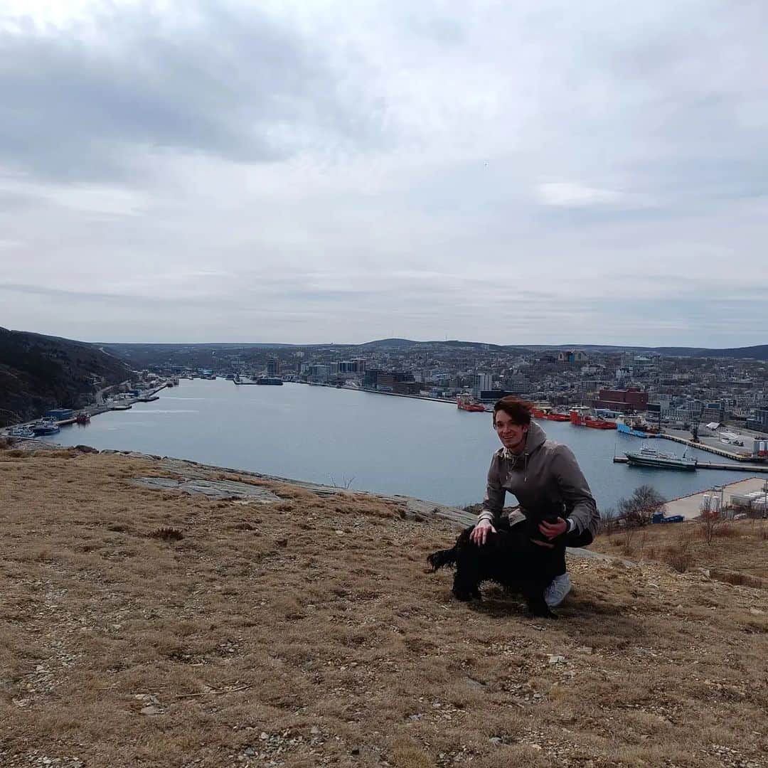 Jussiville JV Partanenのインスタグラム：「A few weeks ago I finally got the chance to go back to Canada! Finally got around to posting this 😅 thanks everyone for making my trip awesome, hope to be back to St. John's sooner or later 😇 special thanks to @colinchanski @riikonensonja ! Already miss that dog! ~~ #icedance #athlete #figureskating #stjohns #canada #ohcanada #dogsofinstagram #dogg #doggiefriend #newfoundland #traveling #training #visitstjohns #newfoundlandandlabrador #powsc」