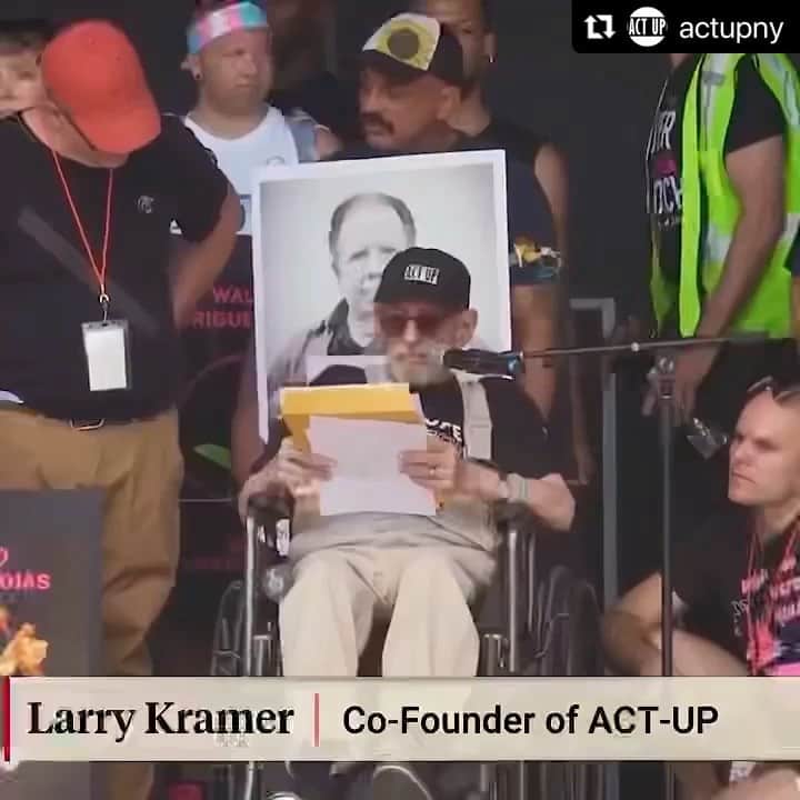 のインスタグラム：「“Do your duty of opposition in these dark and dangerous days…”#LarryKramer  .  @actupny  ・・・ Larry Kramer (June 25, 1935 - May 27, 2020) at @queermarch on June 30, 2019.   “What do you do to make your world, our world, our history, a better place? A world that needs every bit of help it can get. Our world, not their world. Because I do not see enough of us fighting this fight, performing our duty.”」