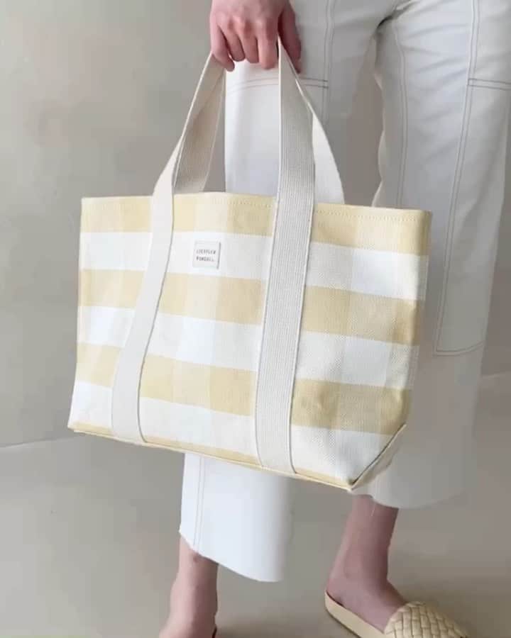 レフラーランドールのインスタグラム：「Our newest summertime carryall, Bennett, in classic gingham #loefflerrandall」