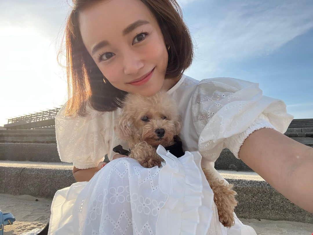 村上沙織さんのインスタグラム写真 - (村上沙織Instagram)「週末は平日頑張ってる子供達とゆっくりすると決めて。 🐶🐶達も平日はゆっくり構ってあげられないから、昨日は🐶孝行。  最近太ってきたアポロを運動。食事も健康食だしおやつもあげてないのに太っててしまってお困り中。  #トイプードル#ママライフ」5月29日 7時55分 - rosysaorimonster