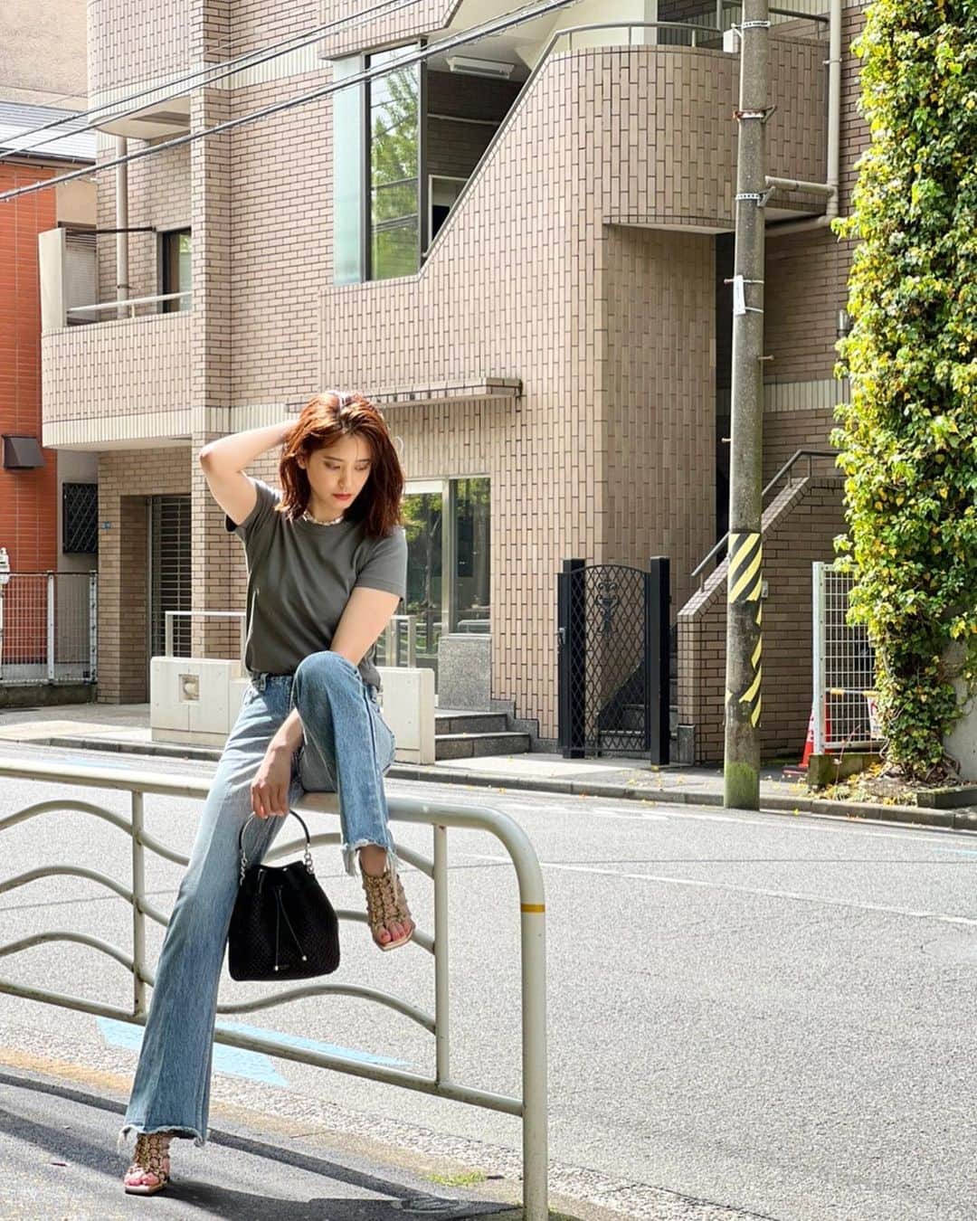 山崎紘菜のインスタグラム：「🌈 @classy_mag_insta 7月号 発売中です❤️ #classy」