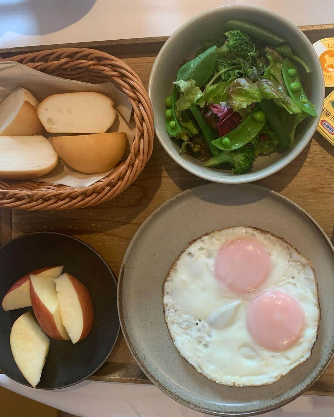 夏木マリさんのインスタグラム写真 - (夏木マリInstagram)「今回の博多は 　@miyakohotelhakata さん  にお世話なり、朝食から夜食まで、グルテンフリーで無理を聞いていただいたり、スタッフの方はバトラーのようにお世話していただき、1ヶ月快適なホテルライフでした！  帰ると温泉に飛び込み♨️ サウナで汗を流してね、  次回は屋外プールも、人気のアフタヌーンティーもいきたいな、、、  お世話になりました👣」5月29日 19時13分 - mari_natsuki