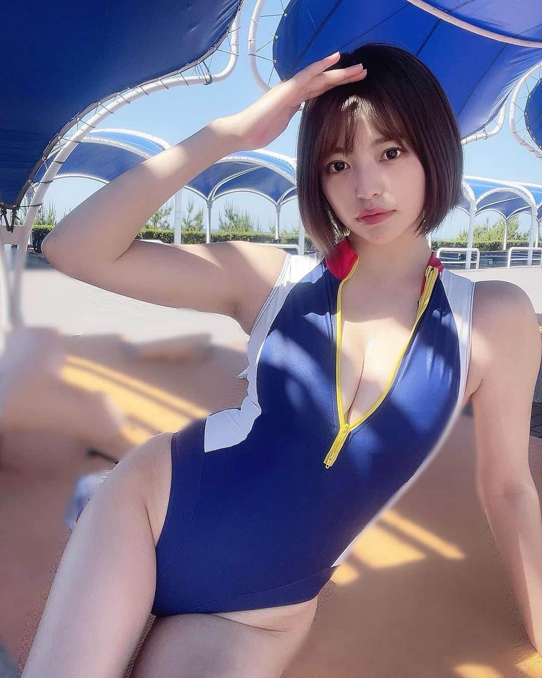 のインスタグラム：「競泳水着🩱💙 今日は暑すぎて夏を感じました☀🫠️🏖」