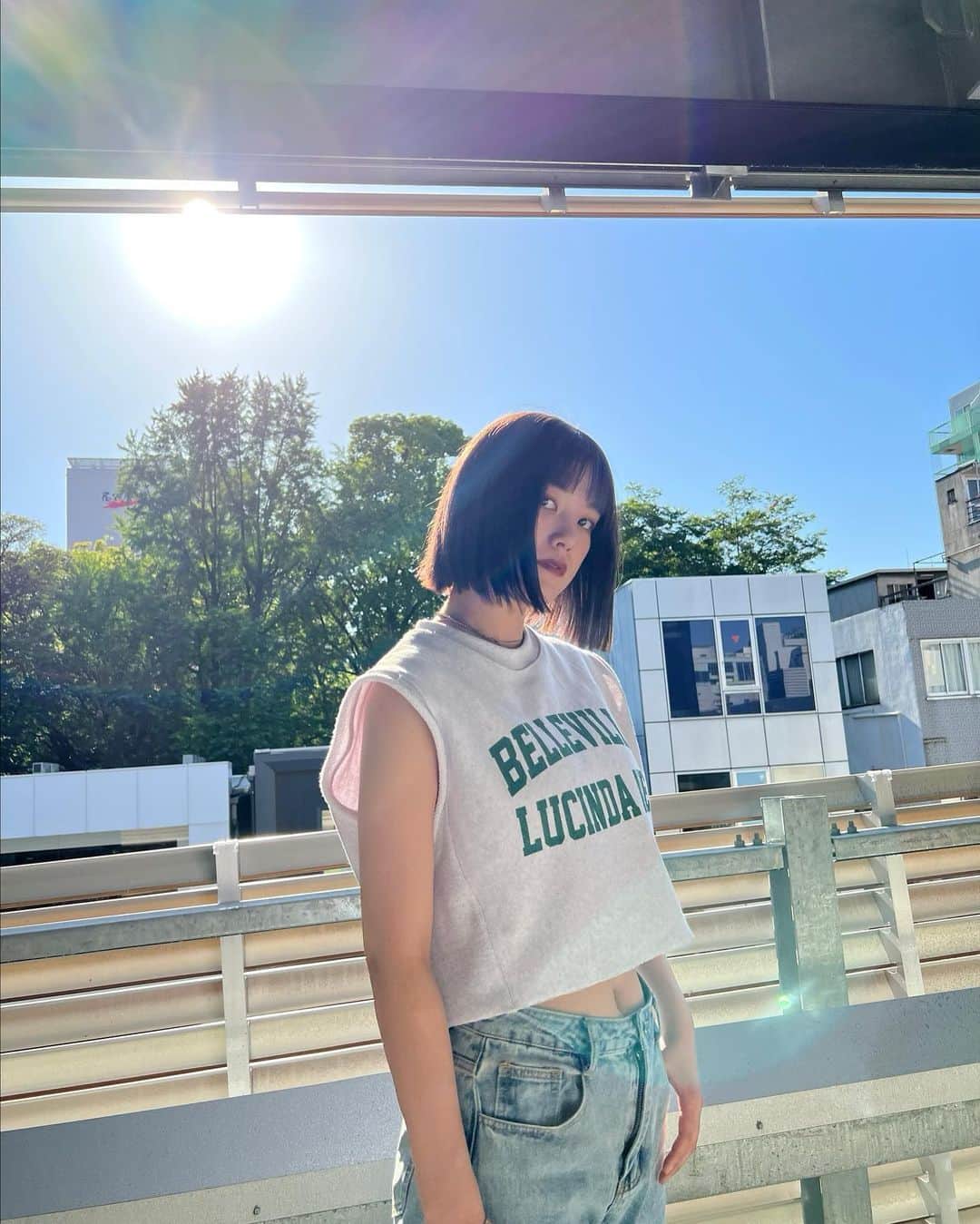 酒井萌衣のインスタグラム：「夏ですかね、、暑かった🌞 髪色お気に入り🤦🏻‍♀️  #デニム #夏に向けて」