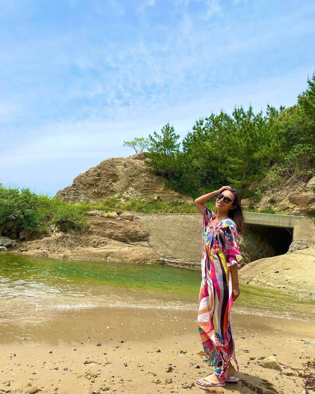 エマ中岡優姫のインスタグラム：「キャンプ楽しすぎて やばかった🏕❤️ そして帰りは気絶しそうなくらい 眠かったw 19:30だけど キャンプで使った食器洗って 寝よう、、🫠 管理人さんもお客さんも 無茶苦茶優しい 素敵なキャンプ場でした🏕💕 #キャンプ  #キャンプ飯  #男の子ママ  #海キャンプ  #アウトドア  #beach  #ビーチ  #島根  #広島」