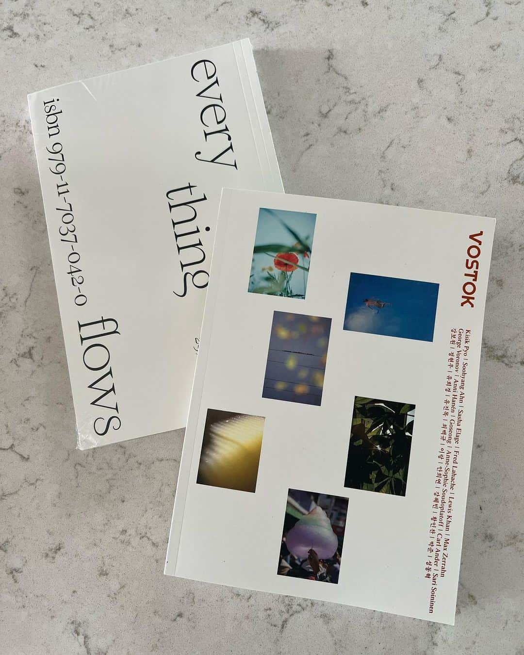 ハ・ヨンスのインスタグラム：「@vostok_mag  보스토크 매거진 33호의 특집 , < 시와 사진 : 목소리가 된 장면들 > 에  사진으로 참여하게 되었습니다.  최백규 시인님이 제 사진을 보시고 시를 써 주셨다고 합니다.  생에 다시 없을 특별한 경험입니다. 진심으로 감사드려요. ✨ 그리고 리에 언니 @rie_rabbit 의 사진,  이랑 감독님 @langleeschool 의 글도 함께 볼 수 있어 기쁩니다. 💕 마지막으로 편집장님께도 존경과 감사를 보냅니다. 🙏🏻」