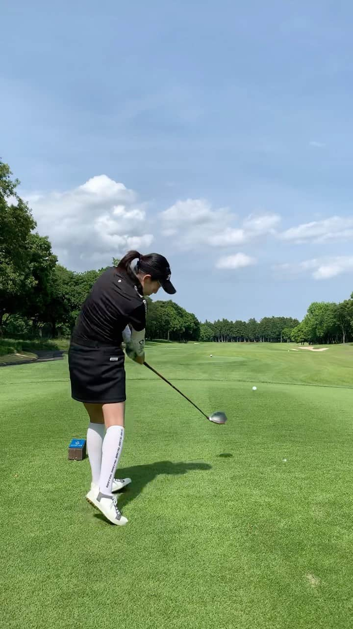 桒原えりかのインスタグラム：「石岡ゴルフ倶楽部⛳️ PGMになってからもしかして初めてきた？けど、 良かった！！ 環境も相変わらずいいし、コース広いけど、打ちたいところは決まってくる戦略的なコース⛳️ . 🧢👚🩳 @briefinggolf_store_official 👟 @azasgolf ⚾︎: @titleist_japan proV1x シャフト: @graphite_design_official G5SR #briefinggolf #azas #ゴルフスイング #ゴルフ女子 #lpga #jlpga #高尔夫 #골프 #golf #golfswing #ゴルフウェア #コーデ #golflife #golflifestyle #女子プロゴルファー #プロゴルファー」