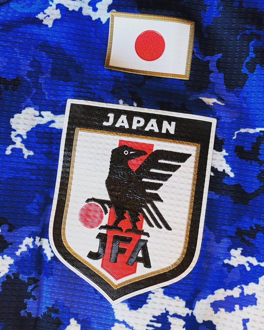 田代有三のインスタグラム：「. I have been appointed as one of JFA International Commissioner by the Japan Football Association.  I become a bridge between these two countries Japan and Australia.  I will do my best to live up to JFA expectations.   2022年5月19日付で大変光栄にも日本サッカー協会国際部よりご指名頂き、JFA国際委員会委員に就任する事になりました。  2018年に引退し、サッカー界にどのような形で恩返しができるのか、日本とオーストラリアを繋げるような役割を果たしたい、と常に考えて来ました。 このような形で関われる事になり光栄です。日本サッカー界の為に尽力いたします。  国際委員の主な役割は 　(1) FIFA、AFC、EAFF、その他国際機関に関わる事項や取り組みを决定していく。 　(2) 国際関連業務や国際貢献業務の推進に必要な国際情勢の情報収集、人脈構築などに関して国際委員及びその所属組織からご支援を頂く。 　(3) 世界トップ 10 の組織を目指し、国際貢献を果たしていく。  2023年にはFIFA女子W杯がオーストラリア、ニュージーランドで開催されます。 オーストラリア国内で日本女子サッカーチームを応援するサポートも出来たらと考えています。  オーストラリア、シドニーで日本サッカーの価値を高めていきます。 今後ともどうぞ宜しくお願い致します。  田代有三 Mate FC  #Japan #JFA #Australia #Soccer #JFA国際委員 #田代有三 #Matefc」