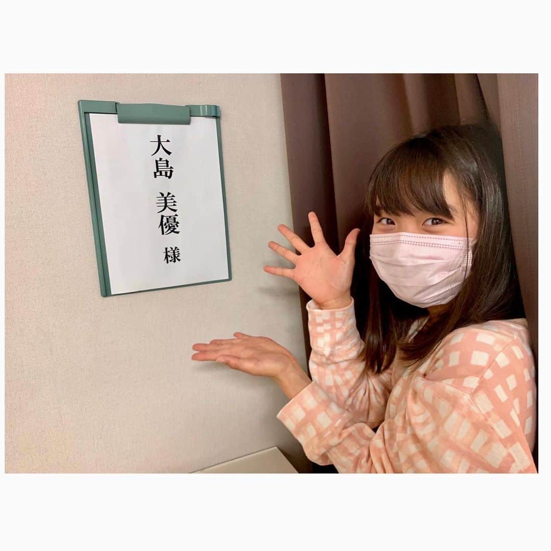 大島美優のインスタグラム：「TBS日曜劇場 「マイファミリー」  今夜9時から第8話放送です。  写真は、 友果のパジャマ🛏 いつも可愛いです。  決戦の最終章です。 ぜひご覧ください。  #日曜劇場 #マイファミリー #TBSドラマ #TBS #TVer #disneyplus #二宮和也 さん #多部未華子 さんの #娘 #鳴沢友果 役 #友果 #アミューズ #大島美優 #OshimaMiyu #MiyuOshima #出演情報 #みてね」