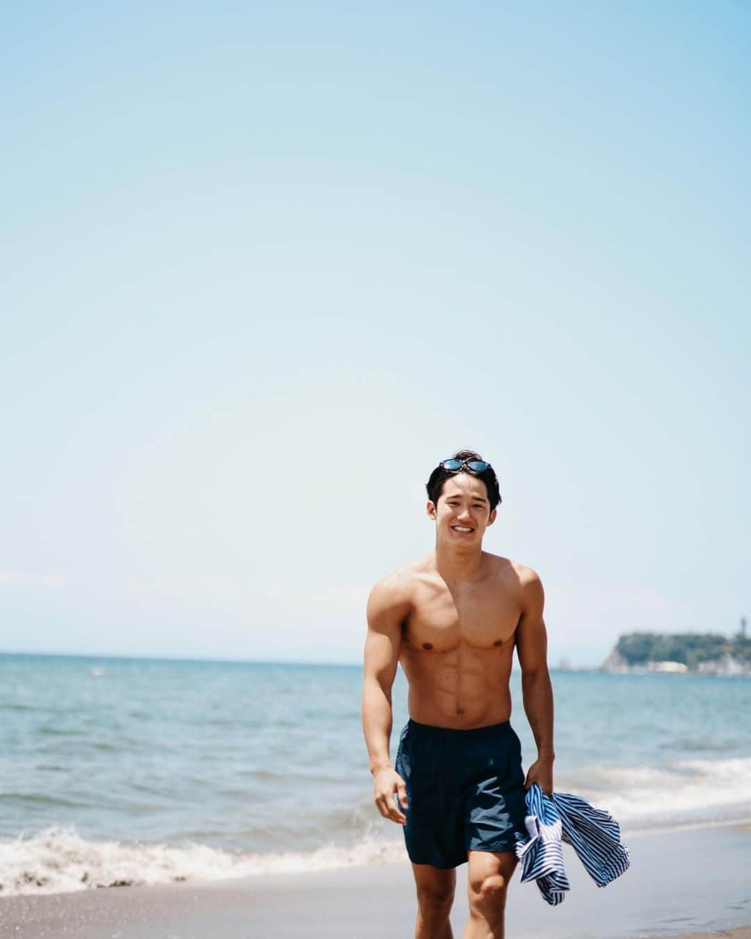 荒井陸のインスタグラム：「I feel summer in the air ☀️  夏みたいな気温ですね…！ みんなの夏のドライブでのオススメの曲教えて!!! #平井大 さんのMalibu Girl好き🏖」