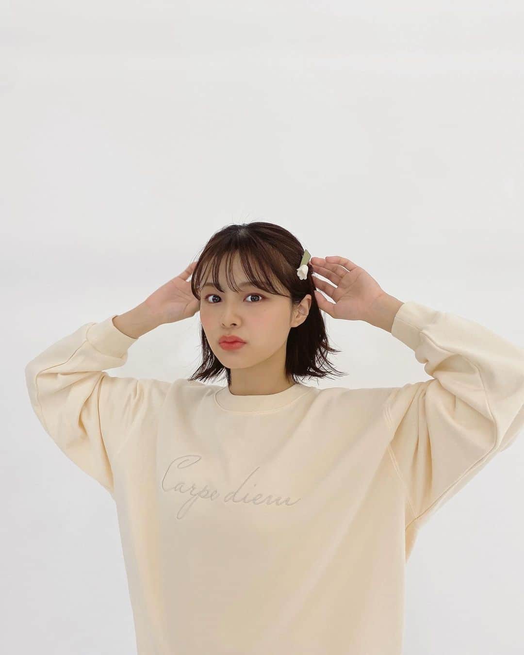 のインスタグラム：「6月1日発売bis7月号🐝♡  紀伊国屋書店新潟店さんでご購入いただきますと、ランダム2種の生写真が付きます! さらには、専用レシートも🧾💞💞みなさんからリクエストいただいたイラスト付きですっ  そして今回の衣装、実は…なことがあるので、女性はもちろん男性の方にも！是非誌面でチェックしてもらいたいです🫣 よろしくお願いします🤍🤍  @bis_web」