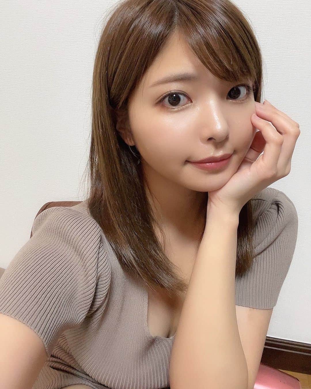 西谷麻糸呂のインスタグラム：「先日カットカラーして頂きました✂︎ ツヤツヤになって嬉しいぜ🥺  キホさん @kiho12_gunhee  @gunhee_tokyo  いつもありがとうございます😊🙇‍♀️  #ヘアカラー #ヘアカット #japan #japanese #selfie」