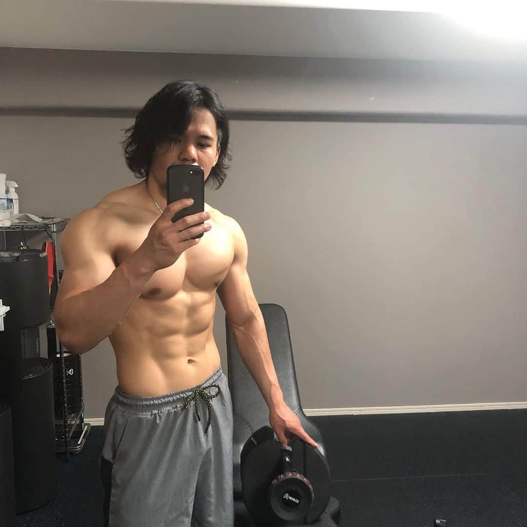 吉岡世起のインスタグラム：「肩トレ 日曜はジムが混んでるのでプライベートジムで 4年続けた糖質制限から脂質制限へ 体組成も調子良い 変化は必要だと再認識 より進化して まずは6.5新潟へ #noah_ghc」