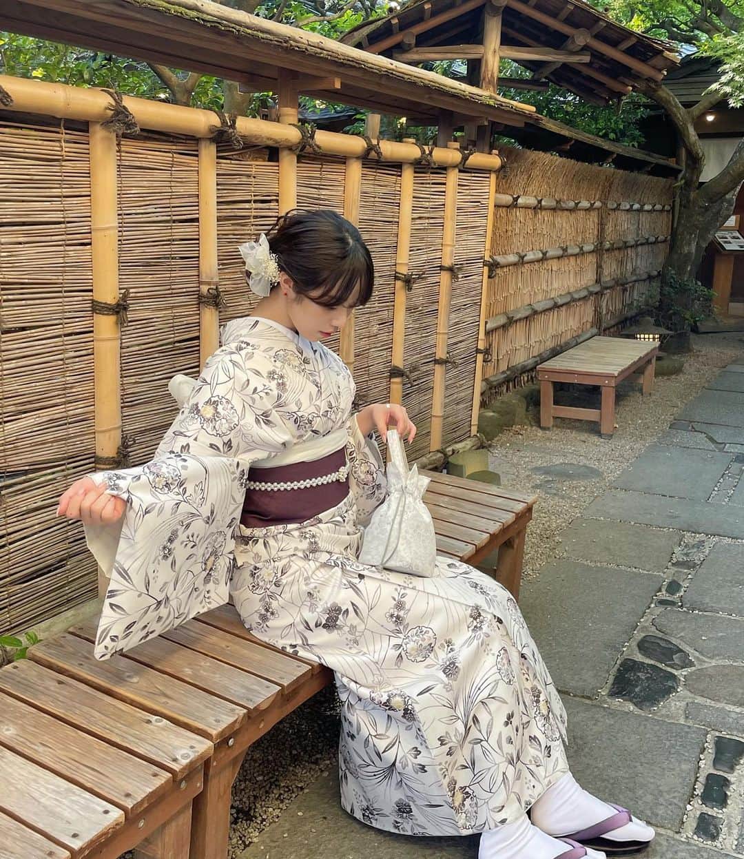 あっぷるさんのインスタグラム写真 - (あっぷるInstagram)「久しぶりの京都.ᐟ‪‪‬.ᐟ‪‪‬.ᐟ‪‪‬ 少し大人っぽくしたくてシンプルな着物を選んでみました🤍👘似合ってる〜？やっぱり白可愛い〜！ #京都 #京都観光 #嵐山 #着物 #嵐山観光」5月29日 20時41分 - apoapo_2