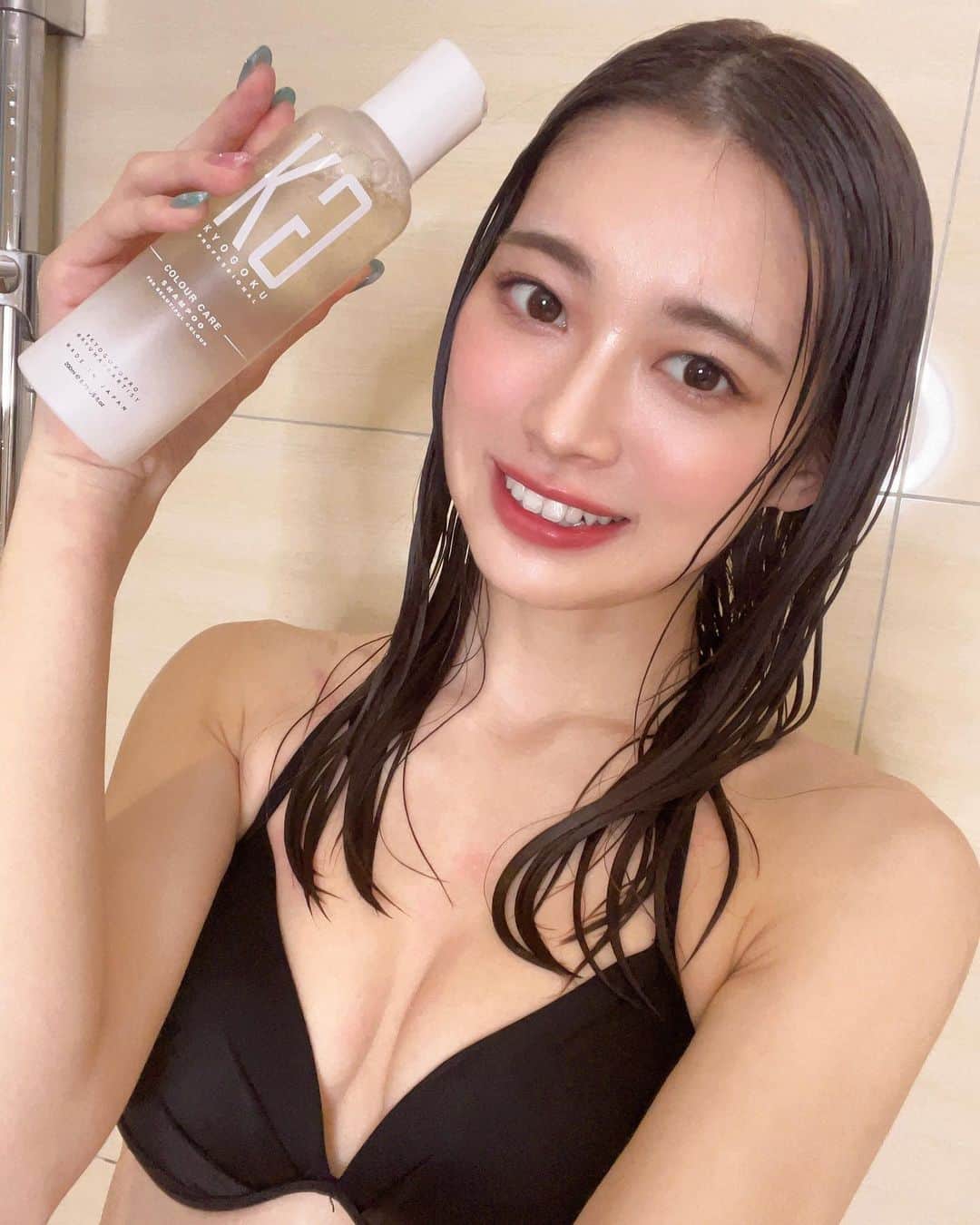藤田いろはのインスタグラム：「おしらせ @kyogokupro_official さんの動画のモデルをさせていただきました✨ 腰折る直前の動く私が見られます笑笑 めっちゃ髪の毛サラサラになったからおすすめです🐰 ウェブショップチェックしてみてくださいー！！ ⁡ https://kyogokupro.com/products/detail/491」