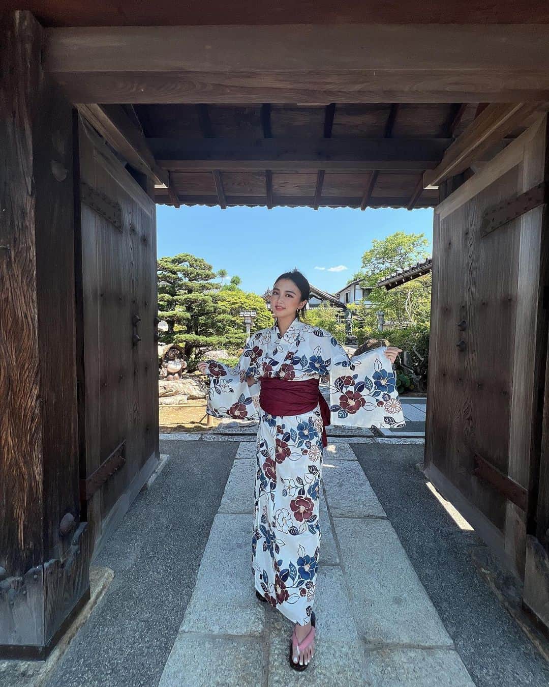 Yumaikaのインスタグラム：「今年初浴衣🦋@dita_official   どおかな？  京都お散歩してきたよ✨  暑かった〜🫠❤️‍🔥  #浴衣#浴衣ヘア#浴衣デート#ditayukata#dita_official」