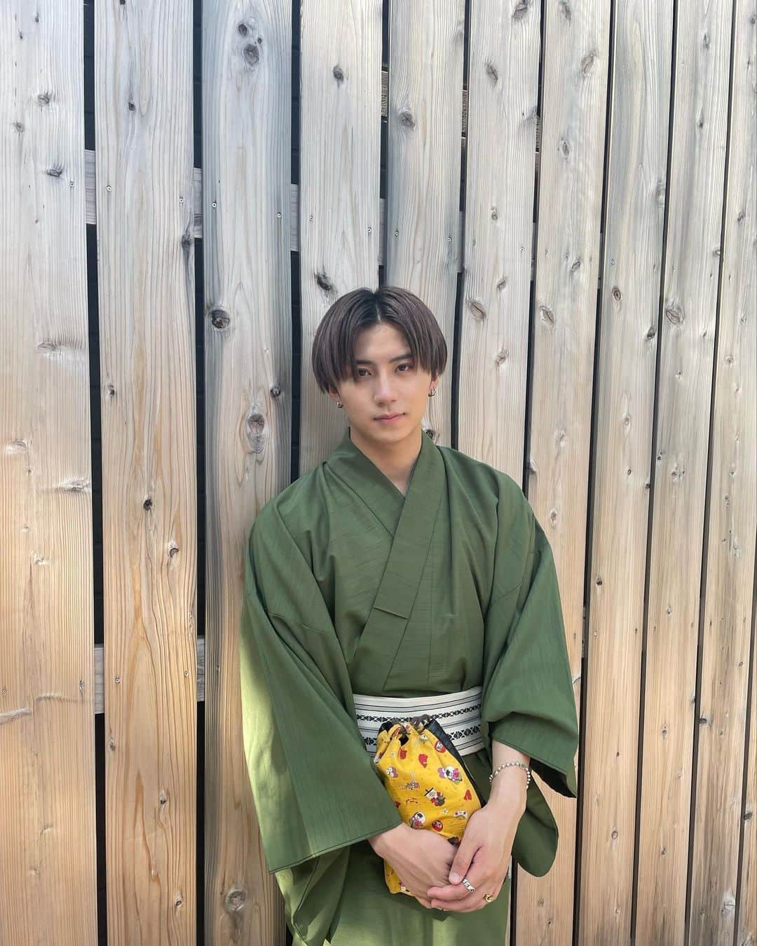 のインスタグラム：「・ ・ ・ 着物着て食べ歩きした🤓  Photo byゆな  #着物デート #川越  #食べ歩き」