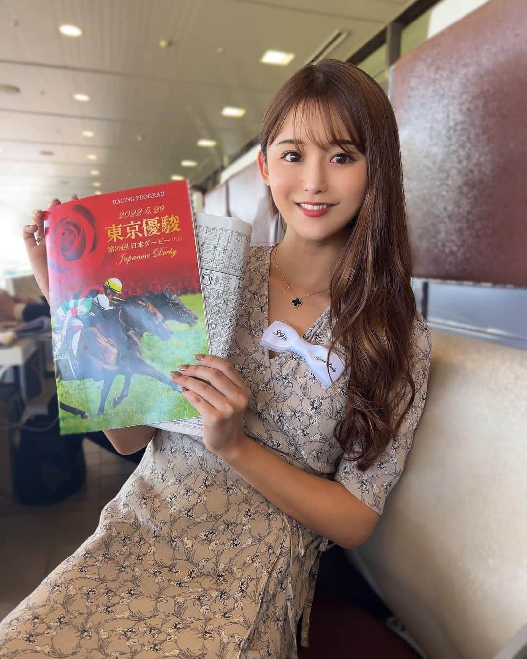 erinaのインスタグラム：「. . ダービーDay🏇❤️ コロナ前の活気に戻っていて レース後豊コールは本当に痺れました🥲 . セイウンハーデスは相変わらず可愛かった、 黒色のシャドーロール❤︎ . 来週からはもう新馬戦が始まって一年の速さを感じますね。 . みなさんは当たりましたか？🎯 . . #東京優駿 #日本ダービー #ダービー #東京競馬場」