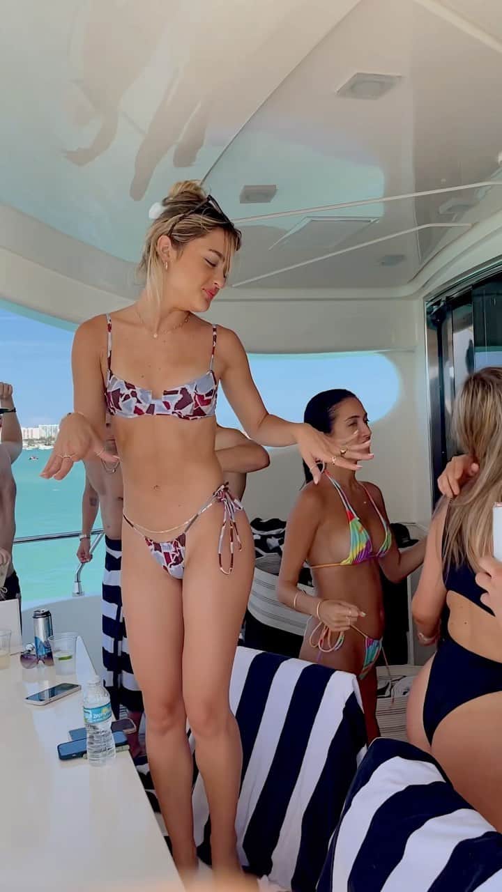 ヴェール・ゲンタのインスタグラム：「She’s living ✨☀️💃🏼」