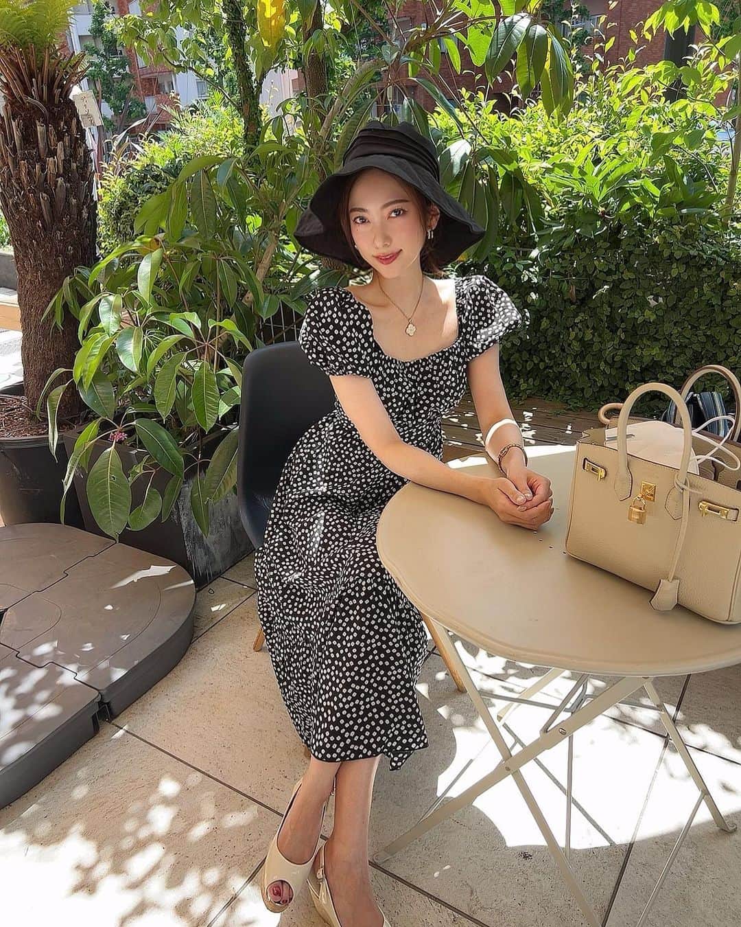 三田羽衣のインスタグラム：「すごくいいお天気でしたので、 本日の気分はリゾート🏝 テラスでお茶しました💕」