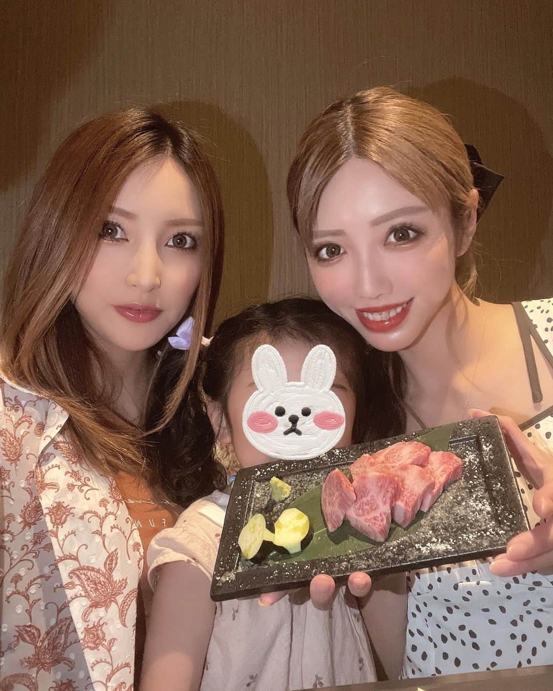 MARIEのインスタグラム：「日曜焼肉会🐮 新しくOPENした焼肉HACHI行ってきた🤤❤️ 完全個室で子連れでも安心楽々だった👧🏼 美味しかったー！！！ @yakiniku.hachi  #焼肉 #焼肉女子 #福岡 #福岡焼肉 #春吉」