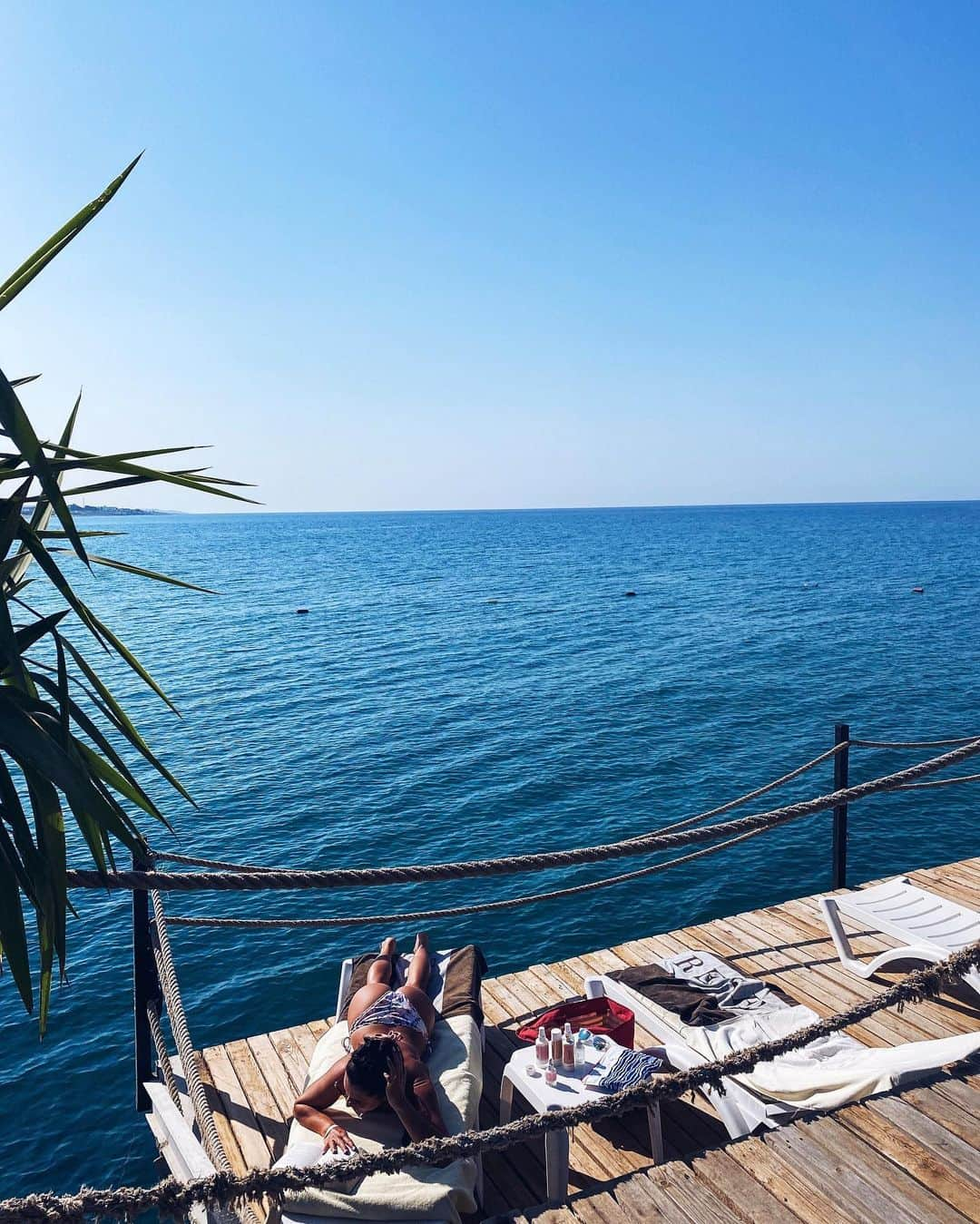 Anniさんのインスタグラム写真 - (AnniInstagram)「Meine letzten 7 Tage in einem Bild ☀️⛱👙#vacation #turkey #besttime 🇹🇷🧿// wie sieht’s bei euch aus? Steht ein Urlaub an? wenn ja wohin geht’s denn? Brauche Inspo für den nächsten Urlaub 🫶🏻❤️——————————————————————————— • • • • • #bikini #summer #goodtimes #beachlife」5月30日 0時02分 - annaleacosta