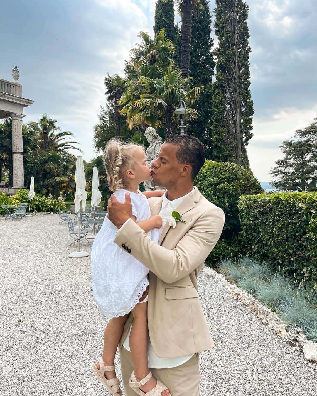 ティモシー・チャンドラーさんのインスタグラム写真 - (ティモシー・チャンドラーInstagram)「My Girls❤️❤️❤️#wedding#italy #gardasee」5月30日 1時59分 - chandler__22