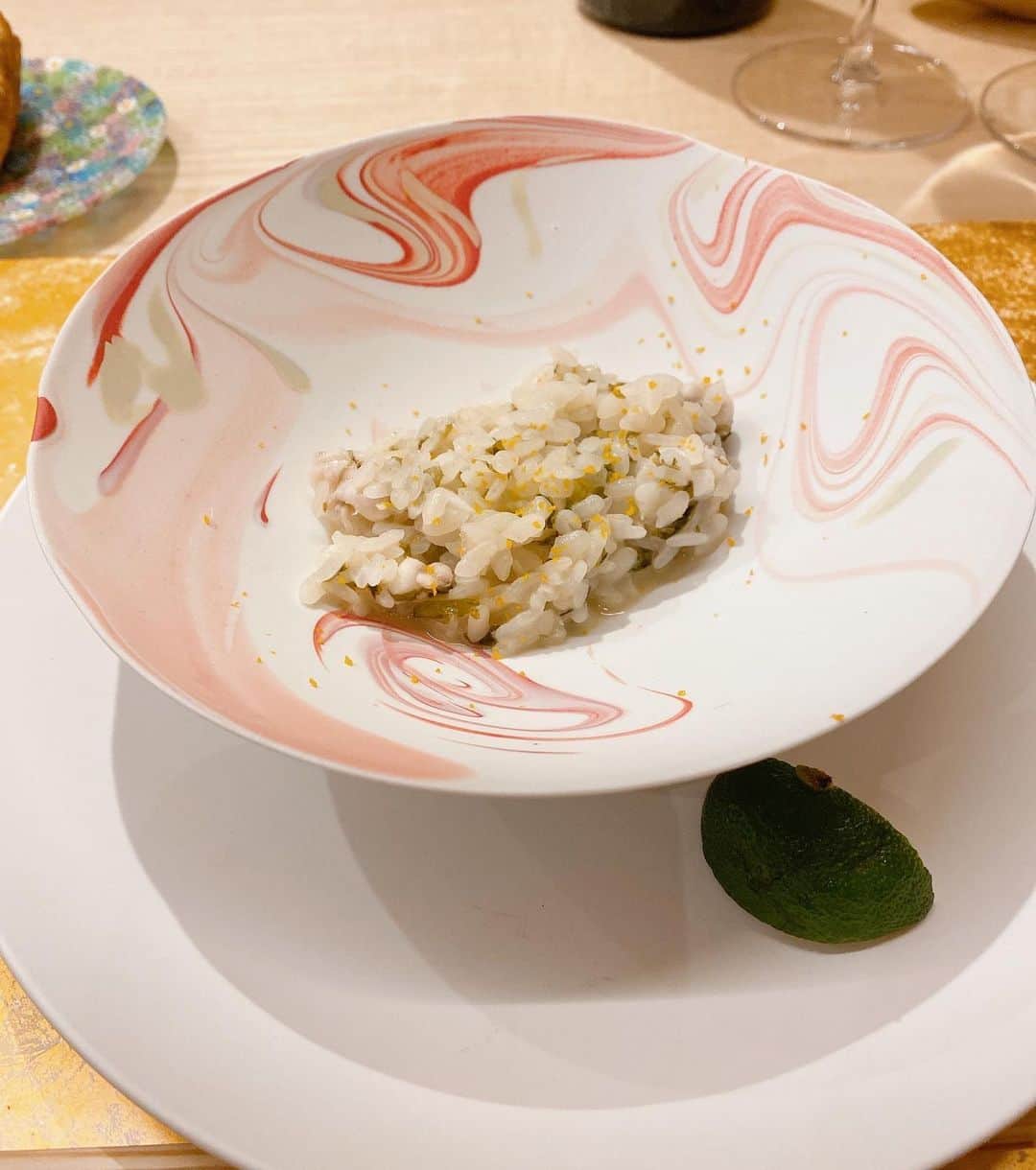 香西かおりさんのインスタグラム写真 - (香西かおりInstagram)「予約一年待ちの 神戸のイタリアン。 ワインをマリアージュで。 和の食材をふんだんに使った お料理でした。 牛蒡のスープやフグの唐揚げ、サラダ仕立てのごはん。  ご馳走様でした。  #飯スタグラム #神戸 #イタリアン #香西かおり」5月30日 14時38分 - kaori_kouzai_official