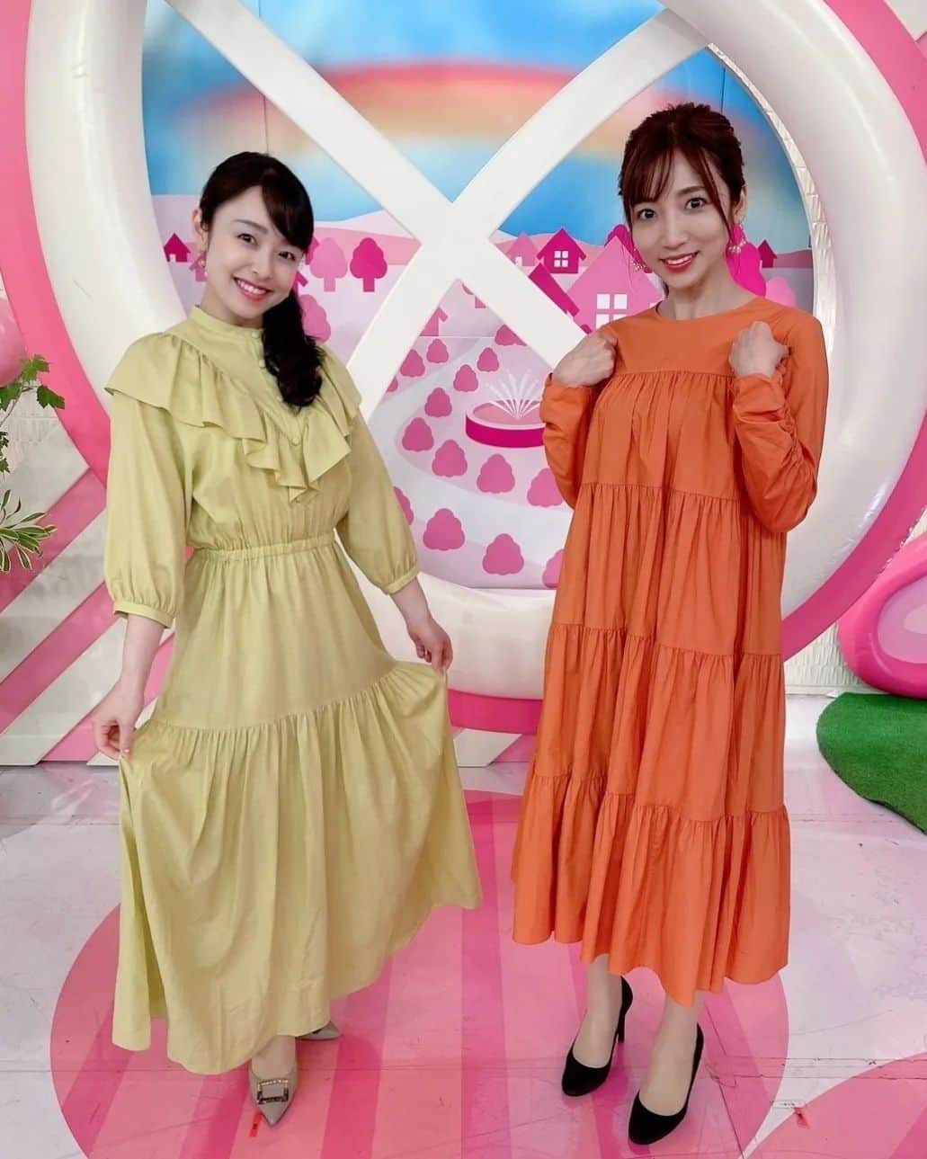 米澤かおりさんのインスタグラム写真 - (米澤かおりInstagram)「. 内田さんとビタミンカラー🍋🍊 先週金曜日のお衣装です👗  急に暑くなりましたが 今週もがんばりましょう🍦  #Oha4 #おはよん #日テレ #vitamin #内田敦子 さん #セントフォース #centforce #フリーアナウンサー #米澤かおり」5月30日 7時18分 - kaoriina67