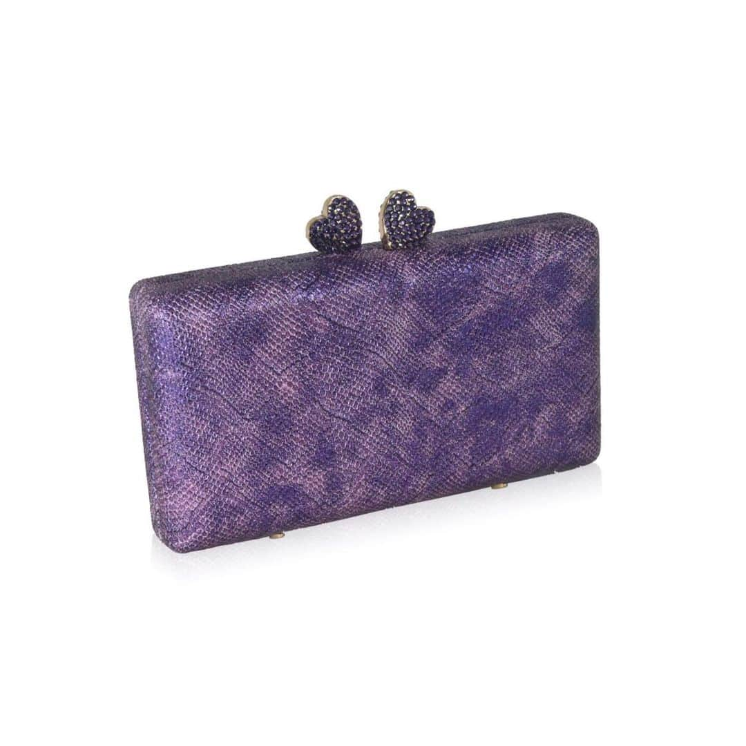 インガクリストファーのインスタグラム：「🎵 Love is in the air everywhere I look around 🎶 🎶…. and in this beautiful #purple clutch with the crystal covered heart shaped clasps.  ⠀⠀⠀⠀⠀⠀⠀⠀⠀ #timelessfashion #accessoriesoftheday #phonefriendlyclutch #minaudiere #styleinspiration」