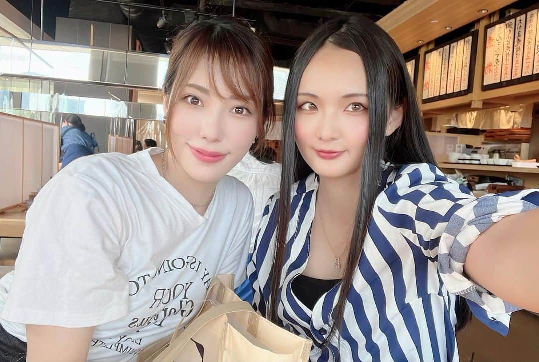 のインスタグラム：「ほっしーと松井監督とひさびさに集合！ 楽しかったー！！♬◡̈ 渋川からもうすぐ1年やねえ。早いねえ。   #ラリー女子  #渋川ラリー  #レースクィーン」