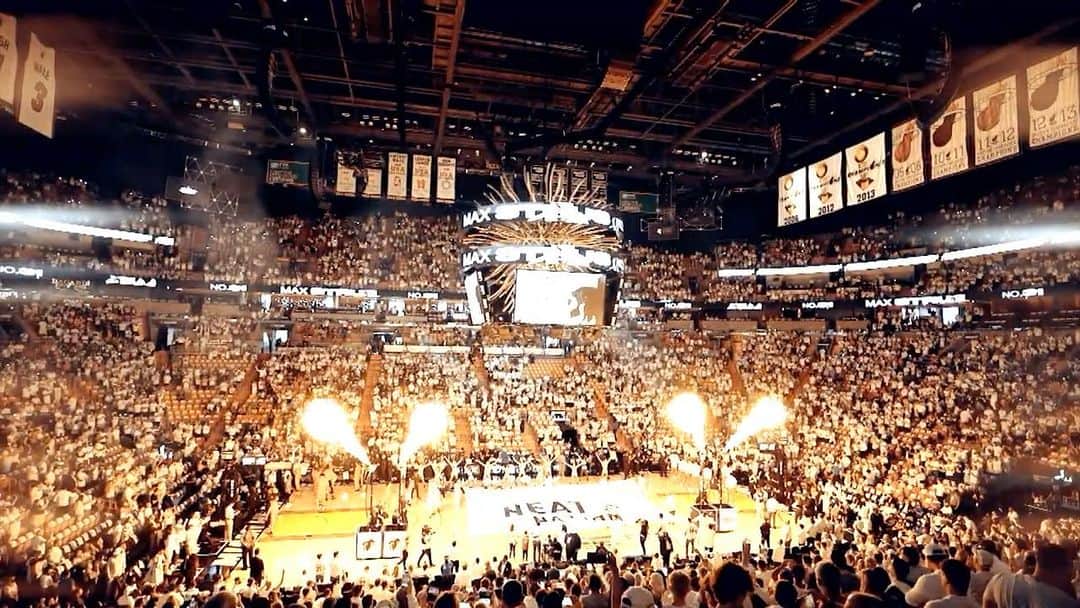 ピットブルのインスタグラム：「Good luck, @miamiheat. Nothing can stop us now and tonight we will bring it home.  GO HEAT! Que no ay mas nada. Dale! #cantstopusnow」