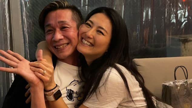 矢吹春奈のインスタグラム：「大好きなお友達に一瞬だけでも会えて幸せを感じた東京の夜…🥰❤️ 何故だか御馳走にまでなってしまった😅 私の事を思ってお土産まで用意してくれて🥰❤️ 愛しか感じなかったー🥹  暫く私のスタイリストをやってくれていた矢部さん、酔っ払って喧嘩した事もあったねw❤️そして、いつも気に掛けて連絡して来てくれるカッちゃん❤️ いつも、有難う😊🙏💕  また日本に帰ったら会おうね、てゆうかLAにも遊びに来てね💓」