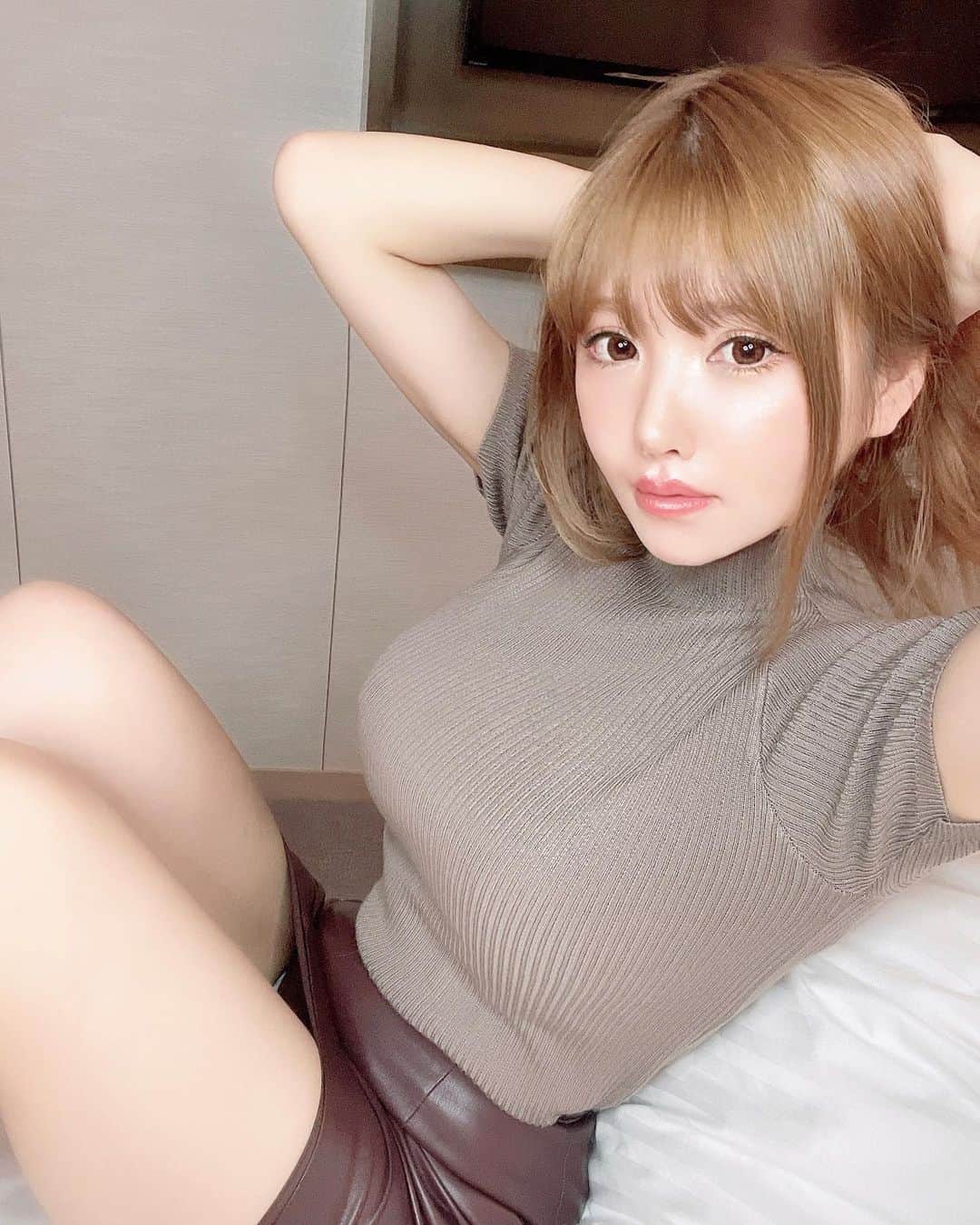 佐崎きさきのインスタグラム：「ニットはすき？🥰🥰🧁 . . . #腹筋 #肌肉 #腹肌 #照片 #性感內衣  #性感睡衣 #減脂 #training  #fitness  #トレーニング #ファッション #운동 #사진 #미용」