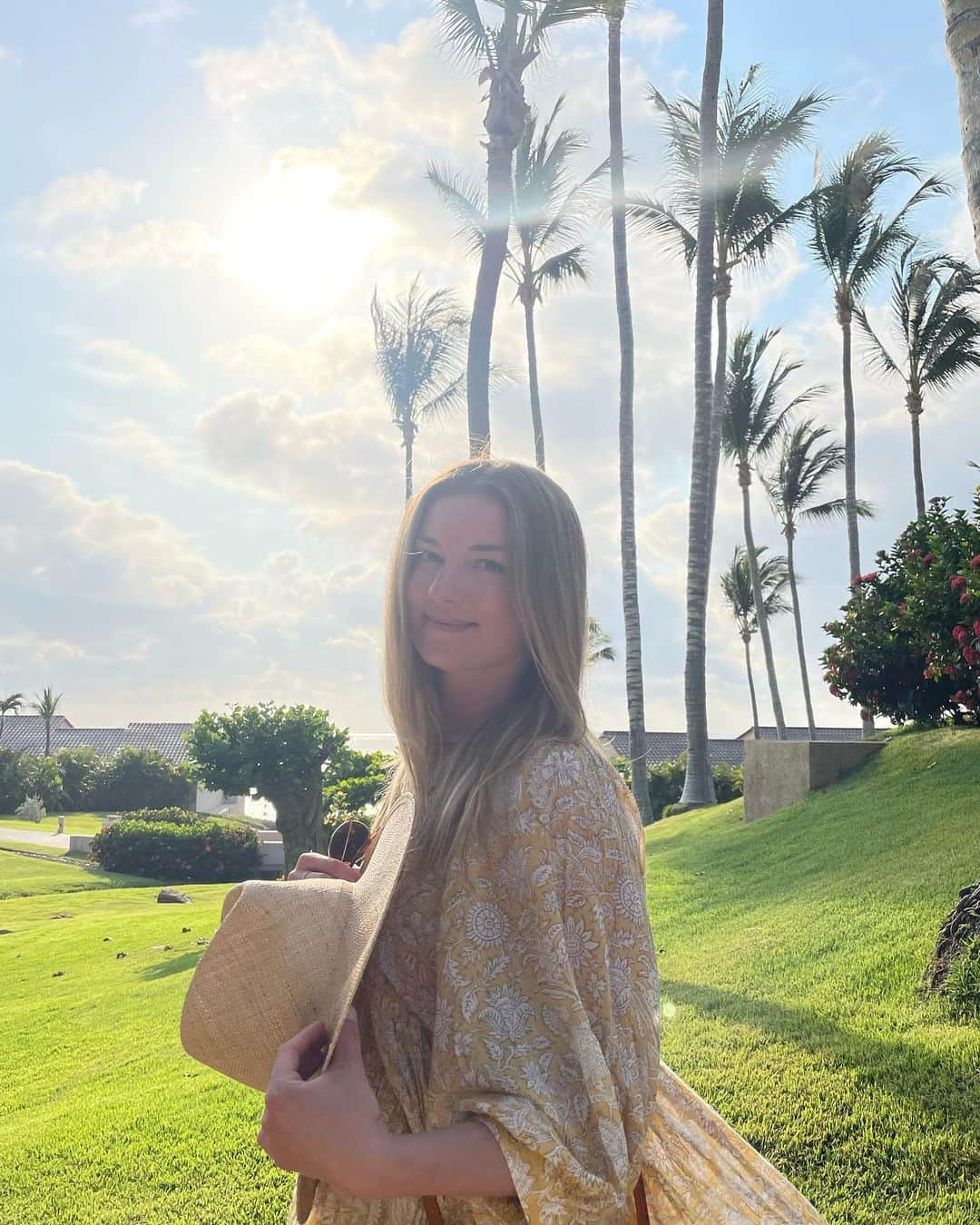 エミリー・ヴァンキャンプのインスタグラム：「First vacay post baby/Covid and it was beyond lovely! Thank you @fspuntamita for such an incredible trip and for being so kiddo friendly! We truly had the best time in the sun ☀️ #fspuntamita #momanddad」