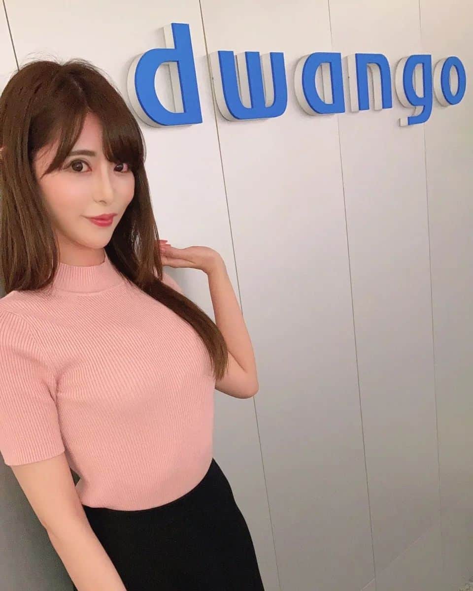 桃瀬えりなのインスタグラム：「ニコ生チャンネルご視聴ありがとうございました❤⁡ ⁡放送前にレモンサワー飲んでました🤭🍋⁡⁡ ⁡⁡⁡⁡ ⁡来月もよろしくお願いします✨⁡ ⁡⁡ ⁡⁡⁡ ⁡#model⁡ ⁡#sexy⁡⁡ ⁡#offshot ⁡#rady⁡ ⁡#follow⁡ ⁡#followme⁡ ⁡#桃瀬えりな⁡ ⁡#ニコ生⁡ ⁡#ニコ生配信⁡ ⁡#桃瀬えりなのほろ酔いチャンネル⁡ ⁡#グラビア⁡ ⁡#インスタグラビア⁡ ⁡#オフショット⁡⁡ ⁡#いいね返し⁡ ⁡#フォロー返し」