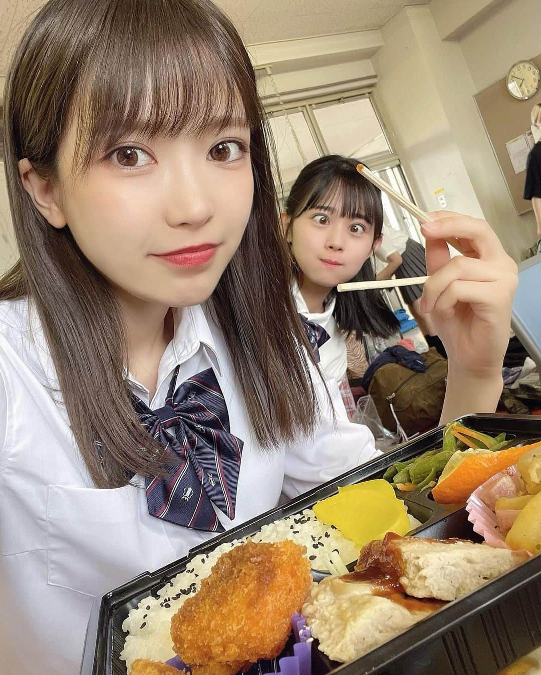 吉沢朱音さんのインスタグラム写真 - (吉沢朱音Instagram)「お弁当のおかず(ｻｴｺ)🍱 寄り目なのが可愛いポイントです👀 いい写真。 . . . #制服 #お昼ご飯 #学校  #近藤沙瑛子 を #もぐもぐ」5月31日 0時10分 - nesomagic72