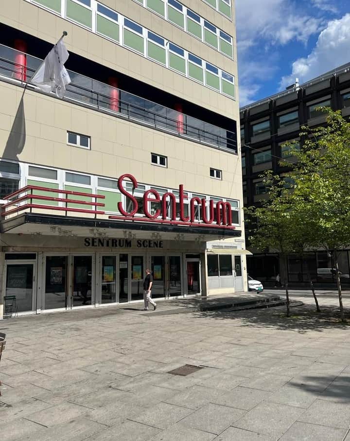ミューのインスタグラム：「Tonight we're playing Sentrum Scene in Oslo!  Doors: 7pm Mew: 8:30pm  See you there!」