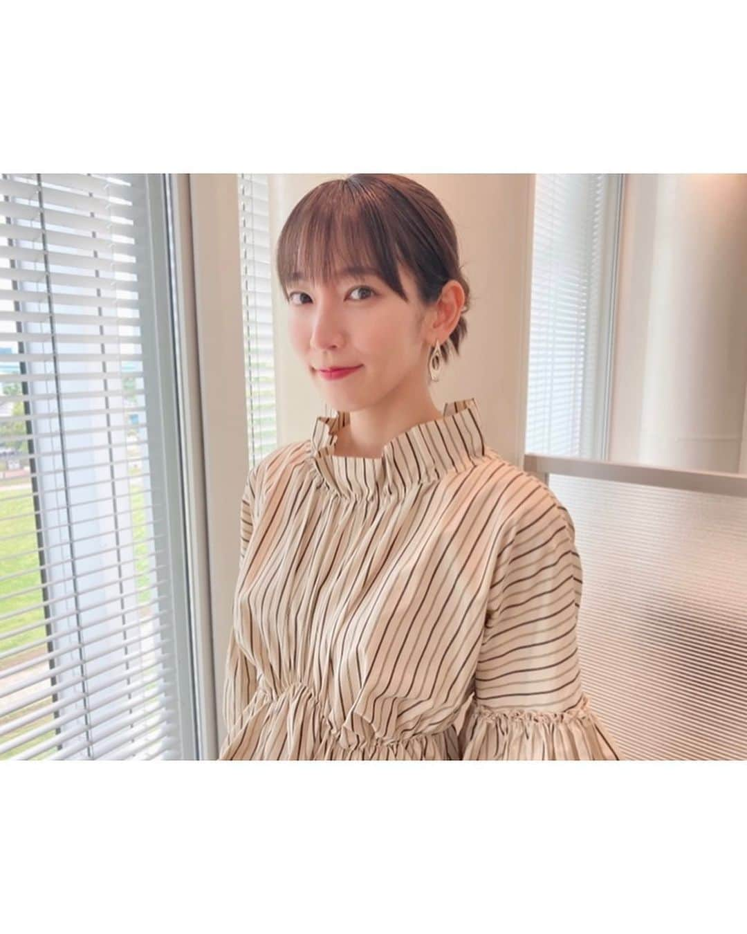 吉岡里帆（マネージャー）のインスタグラム：「こんちは！ 5/23OAの「あしたの内村！！」の時の吉岡さん、遅くなってしまいましたが素敵なのでどうぞ🫶🏻🫶🏻🫶🏻  そして〜！ 本日このあと16:15頃、TOKYO FM「THE TRAD」に吉岡さんが生出演いたします☺️ お時間ある方は要チェックお願いします！！❤️‍🔥  ◇  #ハケンアニメ @hakenanime2022   #いつかの吉岡さん  dress @harumi_showroom / @_houga_ shoes @dianashoespress pierce @do_la.offical」