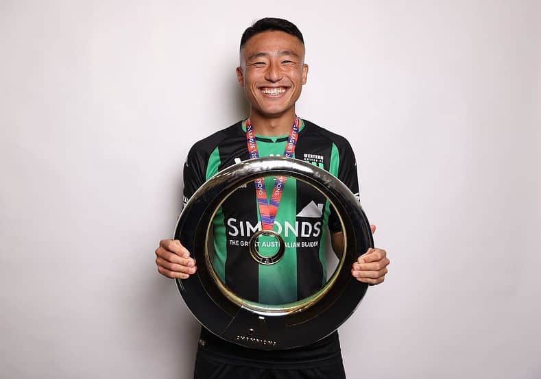 今井智基のインスタグラム：「Once again, we are A-league champions. I'd like to thank not only the players and coaches, but also everyone involved in the club and everyone who has supported us. And together I'd like to rejoice in our victory. It's not an easy thing to achieve and that's why we are so happy. Thank you once again. #WUFC #champions」