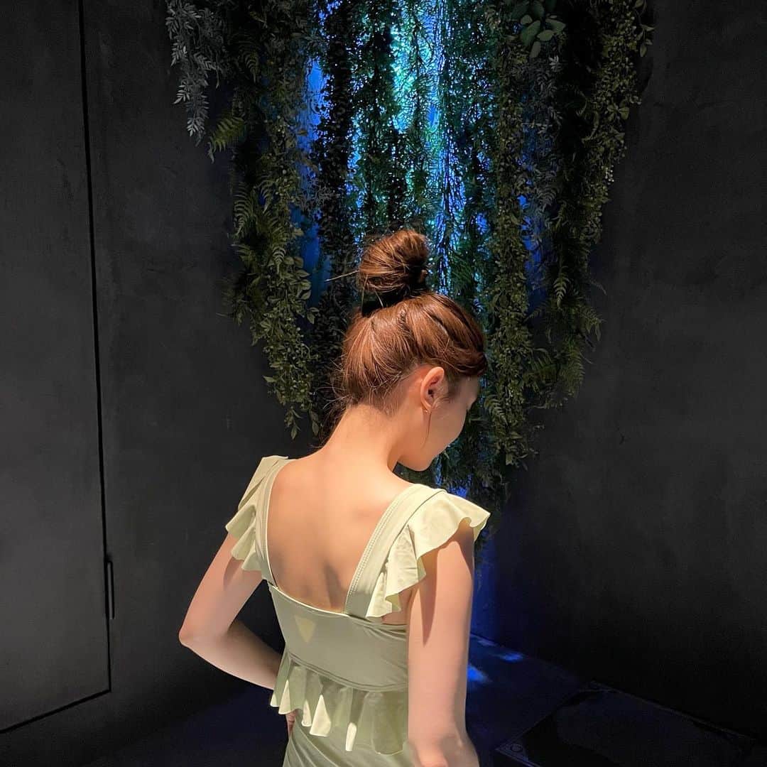 ひよんのインスタグラム：「🧖‍♀️♨️  人生初のととのいを経験した🫠✨ はじめての感覚すぎて少し怖くなったけど、 慣れたら気持ちいいんだろうなって また体験したい気持ち🫣😆🧺  プライベートサウナも初めてだったし、 すごく綺麗で最高だった🧖‍♀️💕 @sauna_the_s ありがとうございます🤍  こうやってみんなサウナにハマっていくのね🤔ふむふむ  水着は @9unq.official のもの👙❤️  #サウナ #サ活 #ひよん」