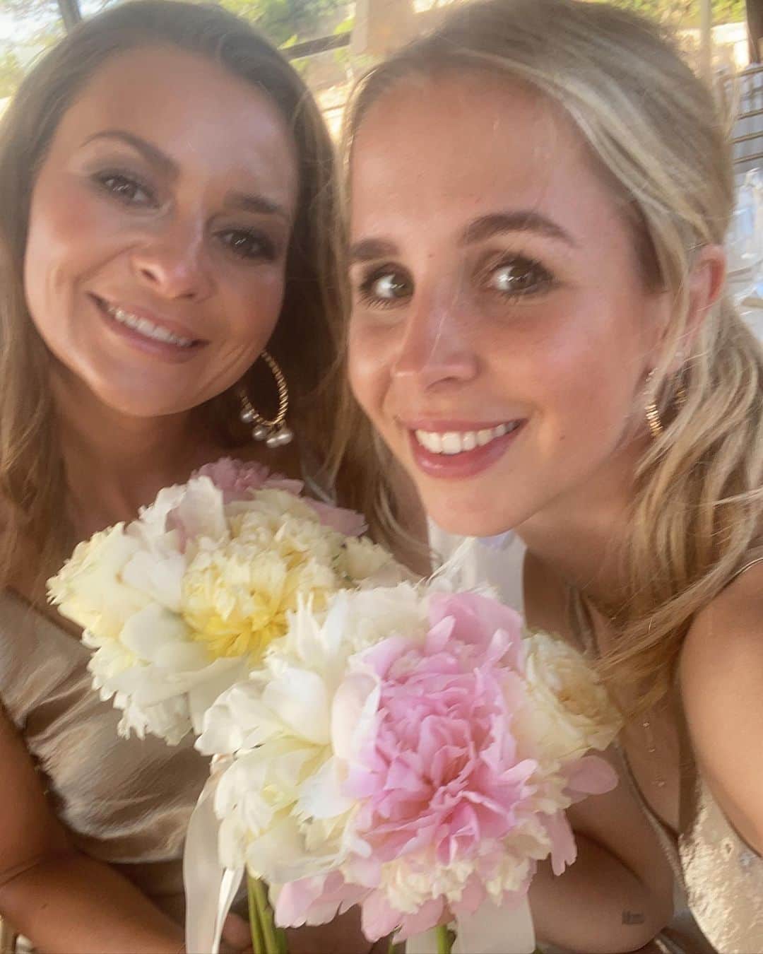 Nina Neuerのインスタグラム：「A & P 🤍 #bridemaids ~ what a special weekend ~」