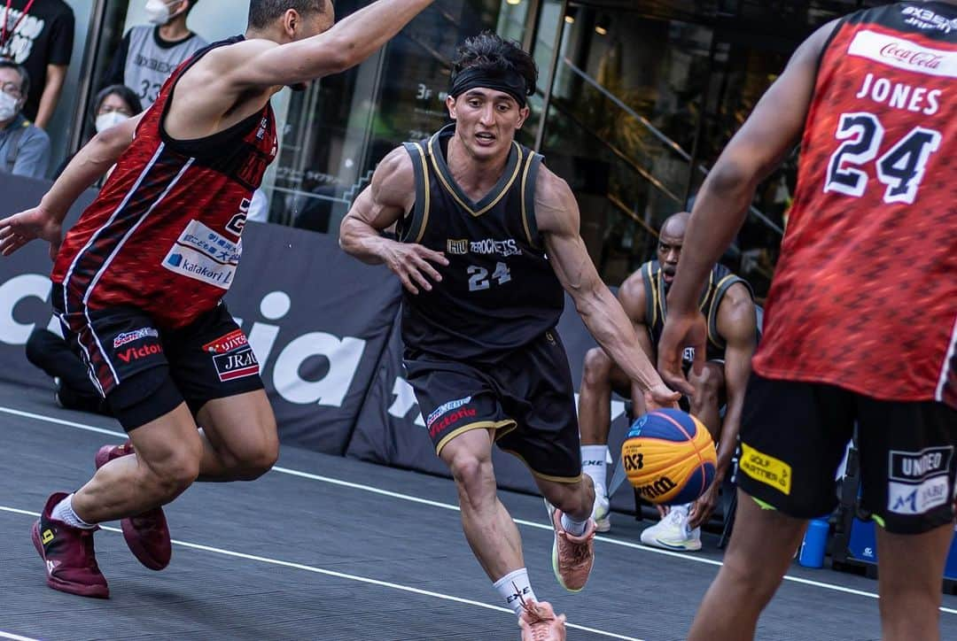 佐藤マクファーレン優樹さんのインスタグラム写真 - (佐藤マクファーレン優樹Instagram)「@3x3.exe 2022 season Round 1  この2年間なかなか出来なかった都内での有観客の試合。  ファンの皆様の前でプレーできて交流できる事が素直に嬉しい。  嬉しいお言葉も沢山頂いて感謝です🙏  一人でも多くの方に感動と勇気を与えられて、そして一人でも多くの子供達に夢と希望を与えられるよう、個人として、そしてチームとしてこれからも頑張ります🚀  応援ありがとうございました！  *******************************  #tokyo #ballislife #basketball #fitness #l4l #halfjapanese #モデル #トレーニング #東京 #実業家 #フィットネス #バスケ  #愛犬家 #ハーフ #bリーグ #アスリート #3x3  #ダイエット #ナイキ #スニーカー　#スニーカーヘッズ  #ホリエモン #バイリンガル #英語 #佐藤マクファーレン優樹 #開幕戦 #港区」5月30日 18時40分 - yukisatomacfarlane