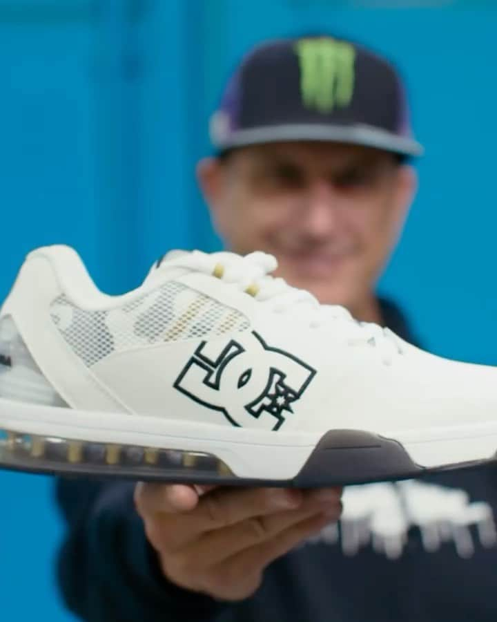 DC Shoes Japanのインスタグラム：「The Ken Block “Versatile” is back. Online and in select stores.  @kblock43 👊  #DCShoes」