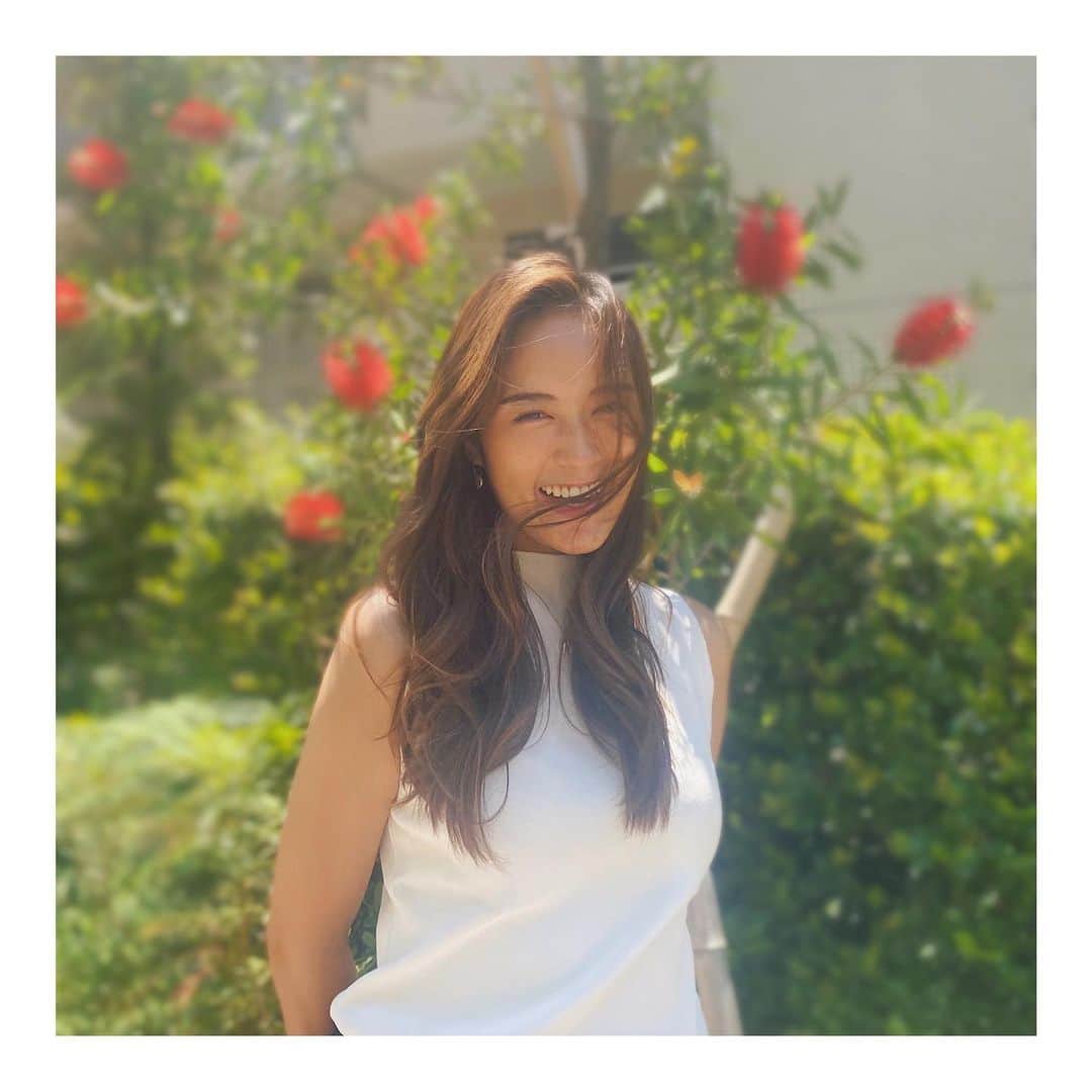 忽滑谷こころのインスタグラム：「. 毎日アッチィーーー！☀️ サイコーーーー！！！ と思っていたら明日は涼しいみたいですね . 体調管理しっかりしていきましょ🌟 . #髪食べた #おいしい」